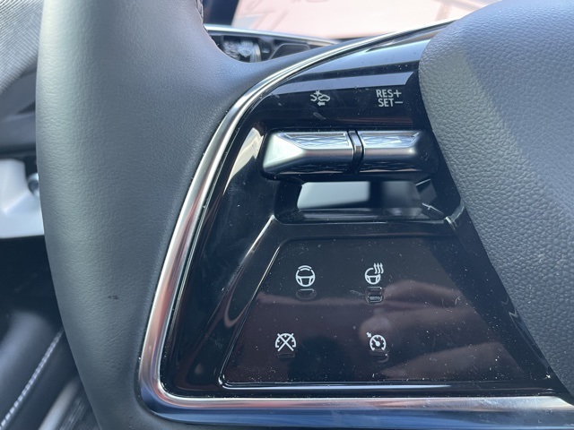2025 Cadillac Optiq Luxury photo 7