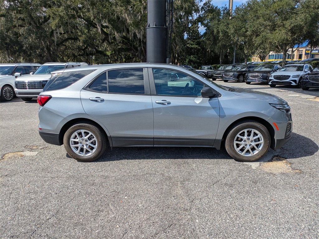 2023 Chevrolet Equinox LS photo 2