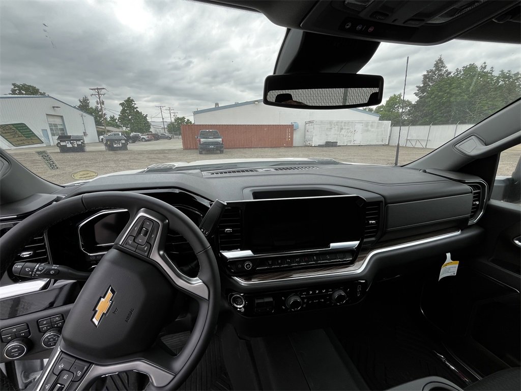 2025 Chevrolet Silverado 2500HD LT photo 7