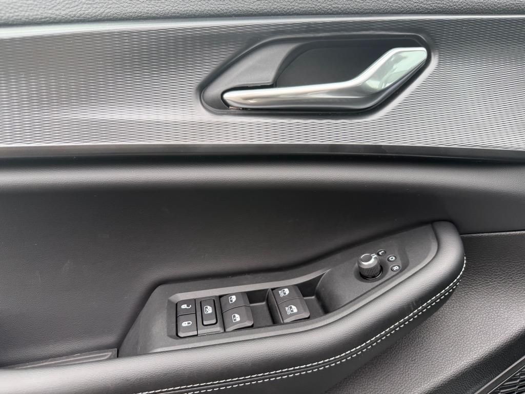 2025 Jeep Grand Cherokee Laredo Altitude photo 15