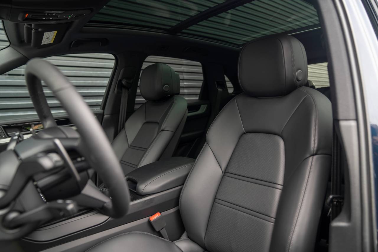 2025 Porsche Cayenne photo 5