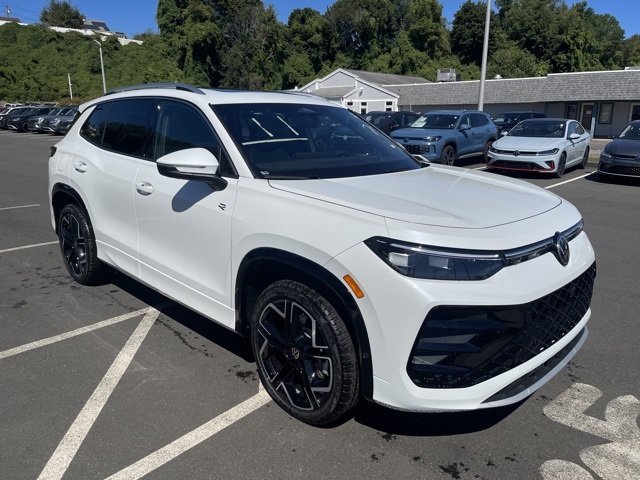 2025 Volkswagen Tiguan SEL R-Line Black photo 4