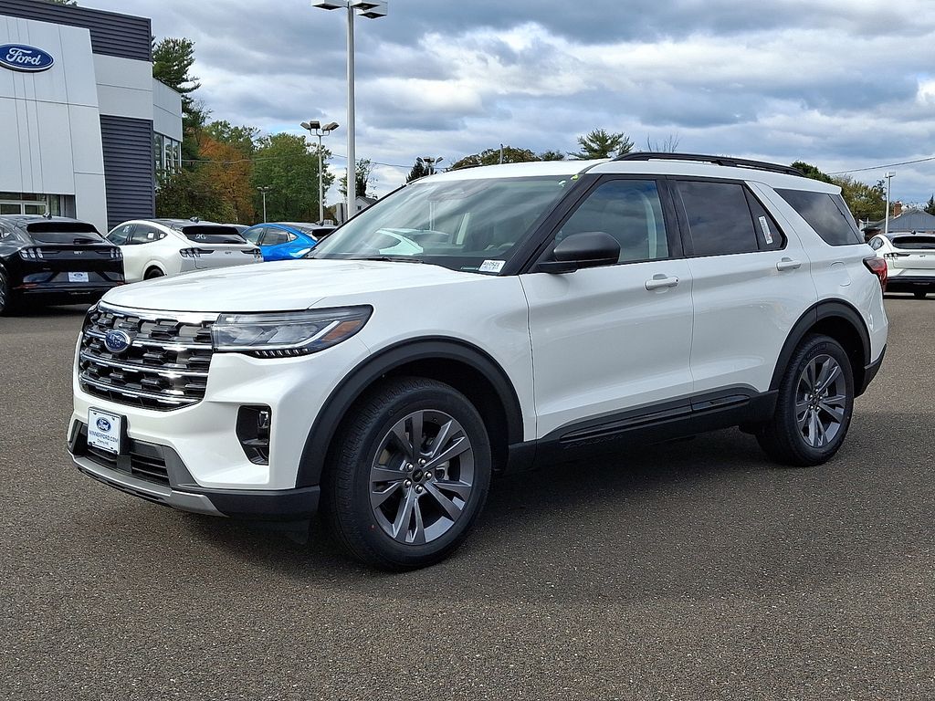 2026 Ford Explorer photo 2