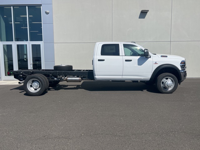 2025 Ram 5500 Tradesman photo 2