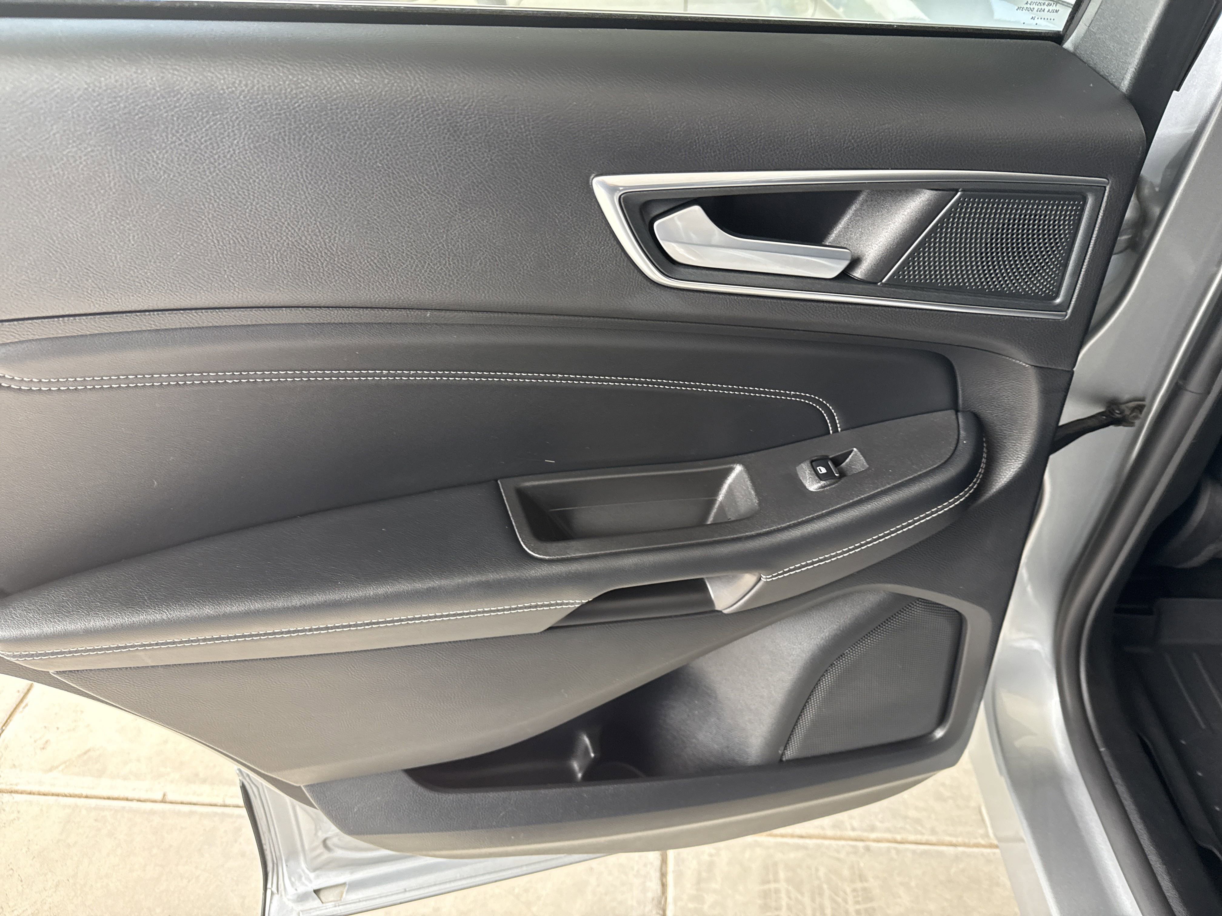 2024 Ford Edge Titanium photo 6