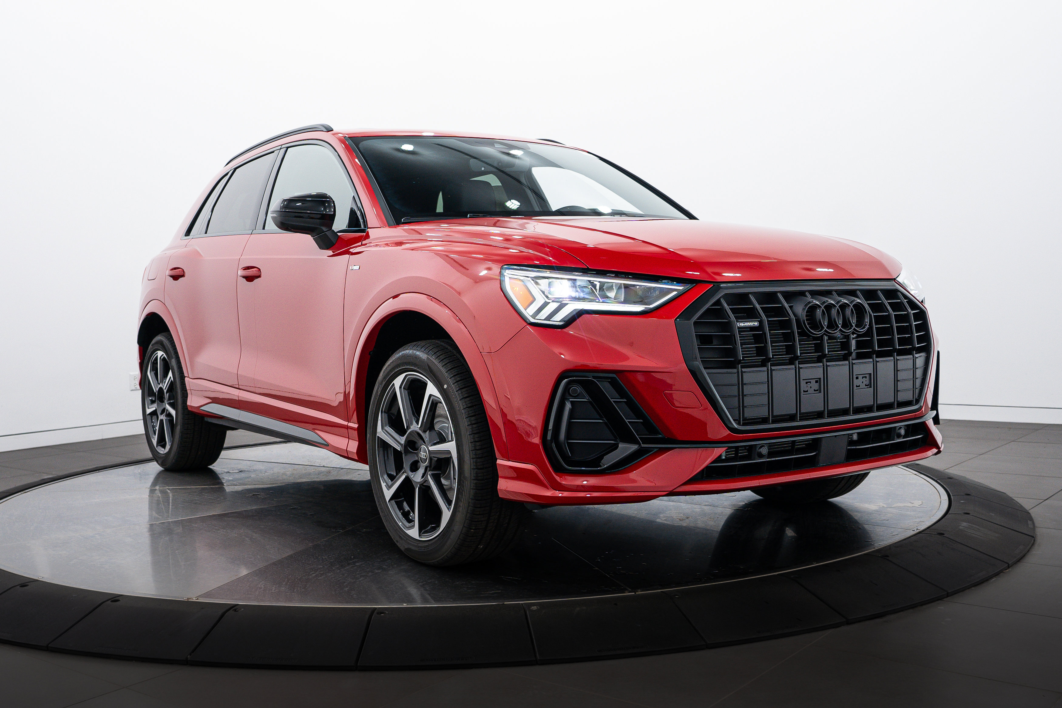 2025 Audi Q3 S line Premium Plus photo 2