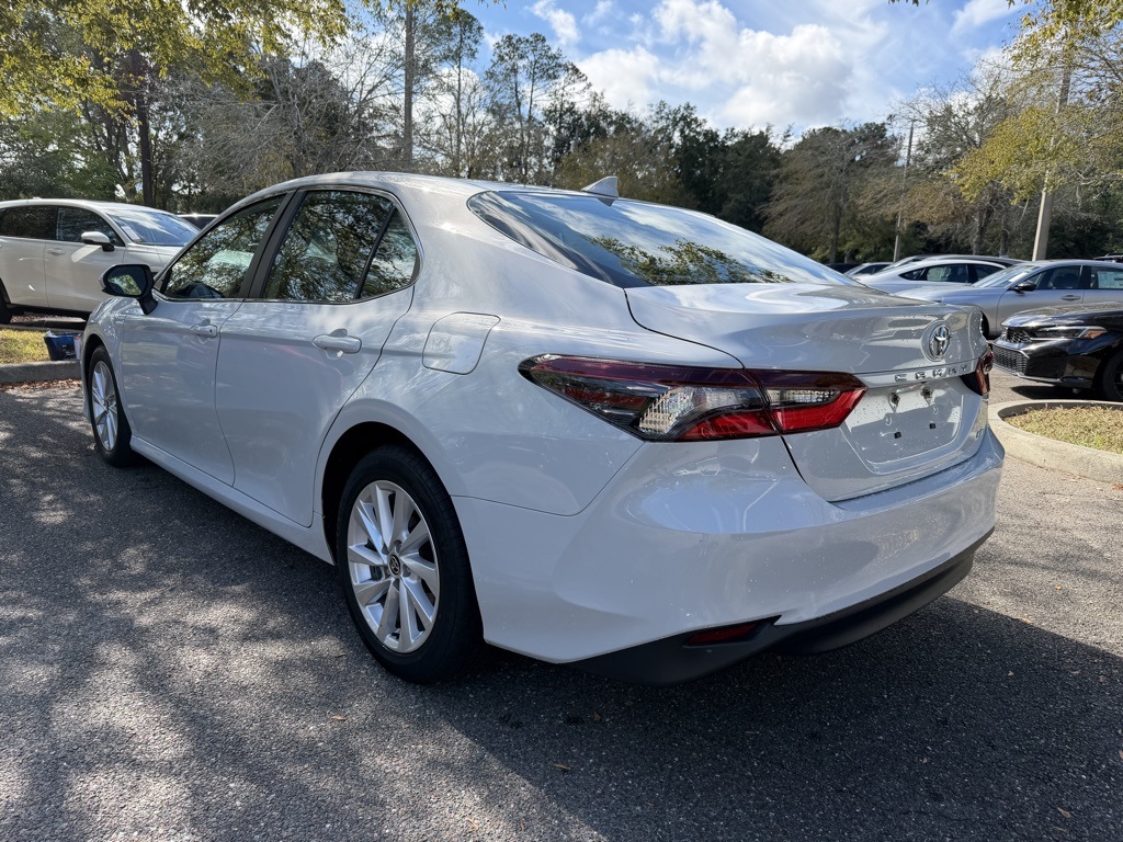 2023 Toyota Camry LE photo 4