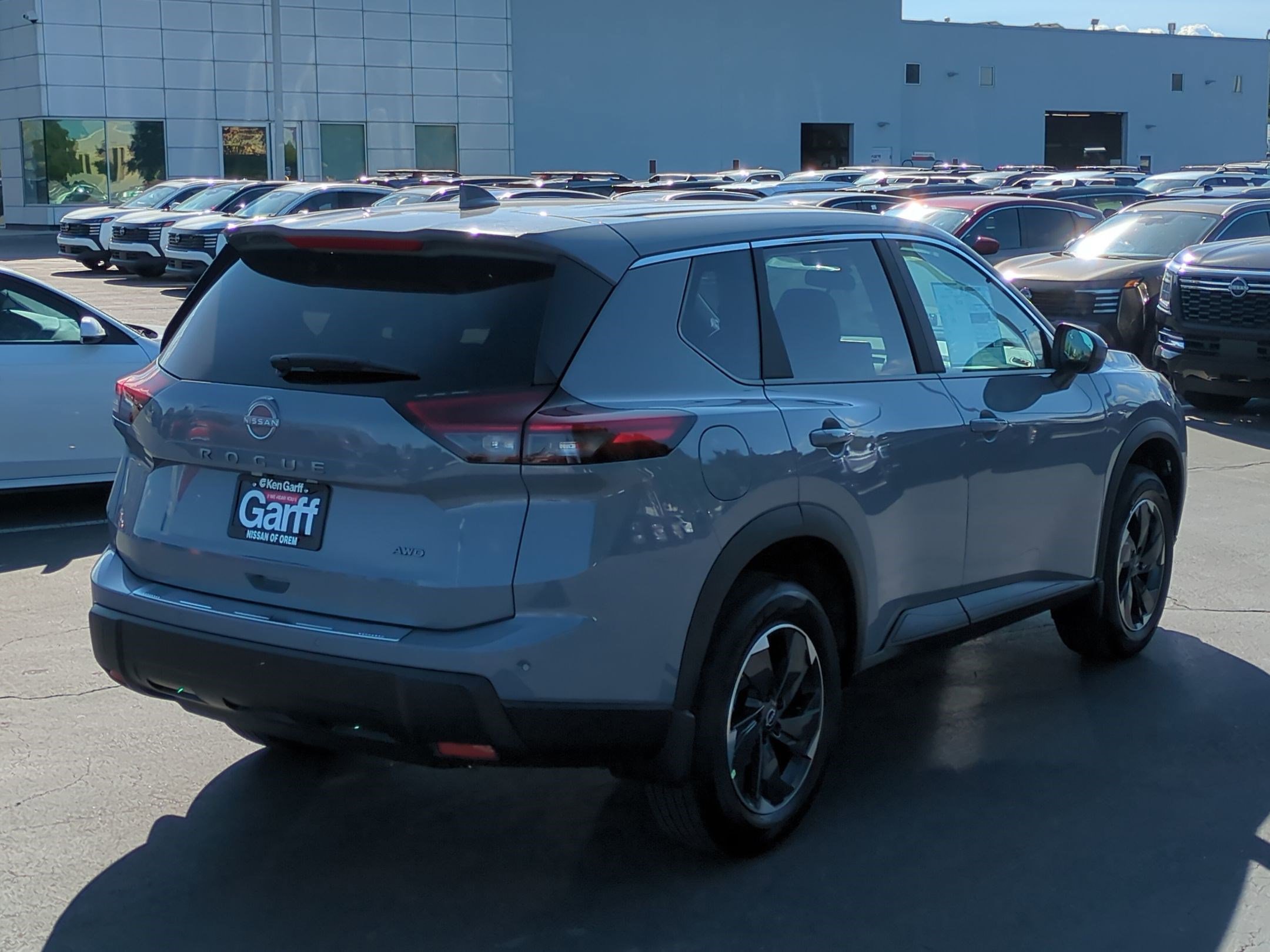 2026 Nissan Rogue SV photo 2