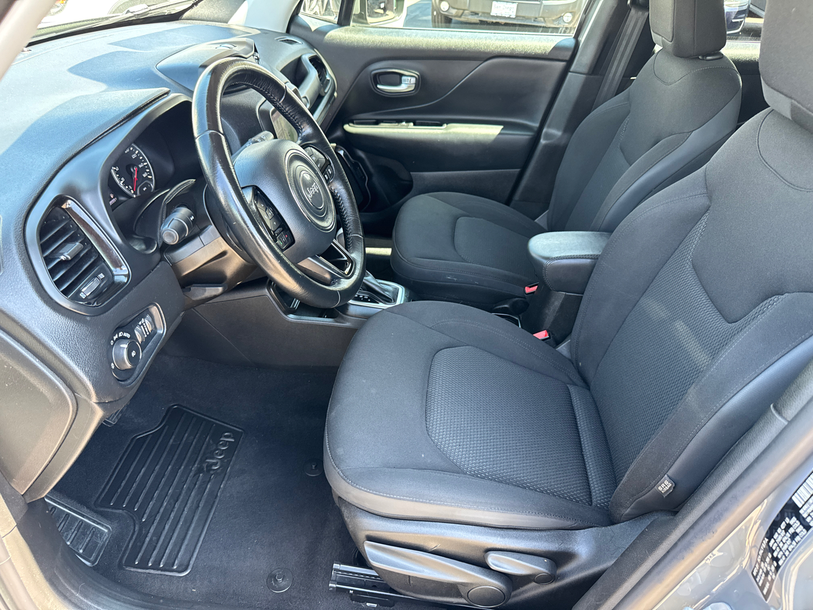 2020 Jeep Renegade Altitude photo 10