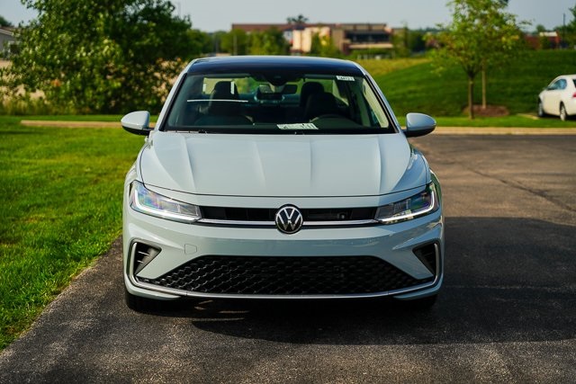 2025 Volkswagen Jetta 1.5T SE photo 3