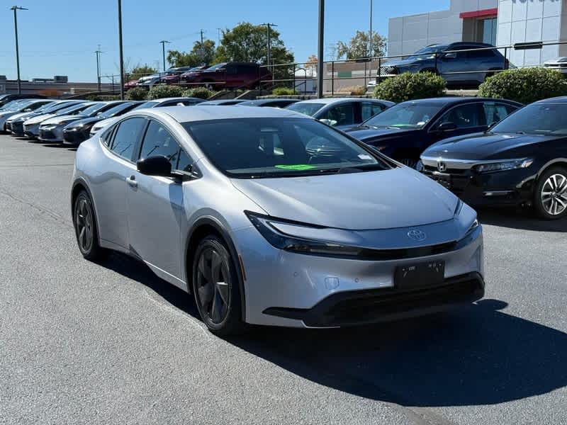 2024 Toyota Prius LE's photo