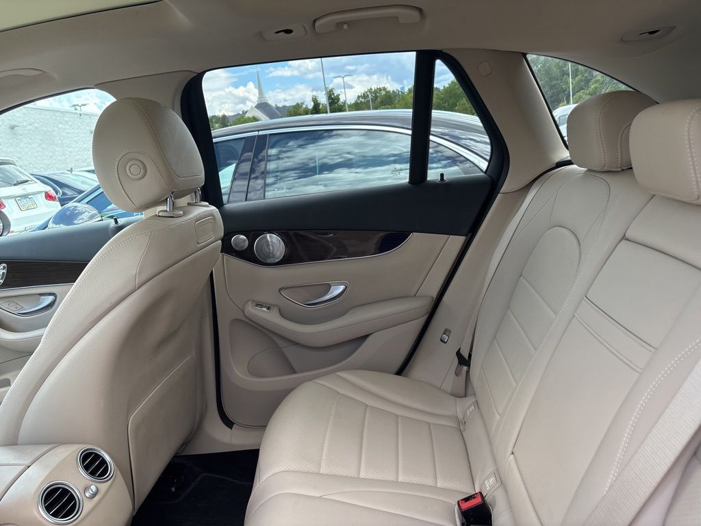 2018 Mercedes Benz GLC 300 4MATIC photo 11