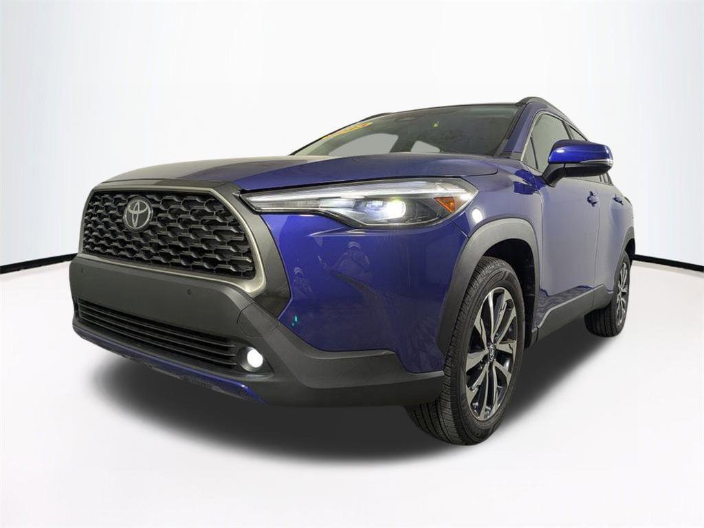 2023 Toyota Corolla Cross XLE photo 6