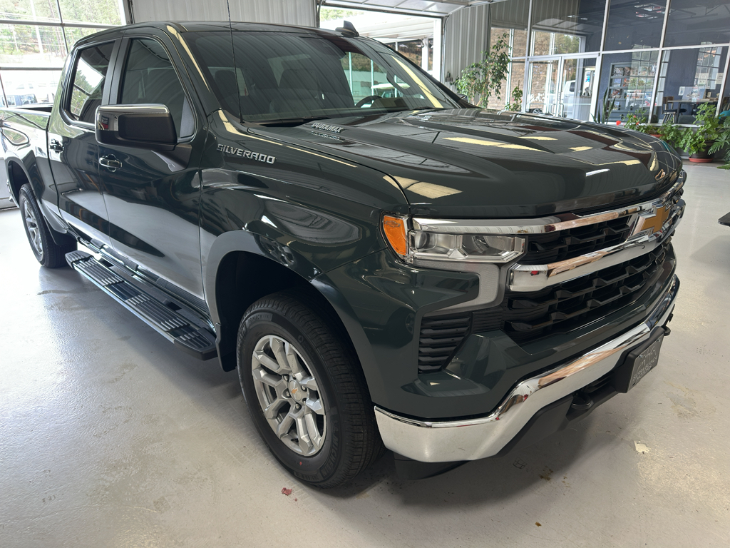 2025 Chevrolet Silverado 1500 LT photo 3