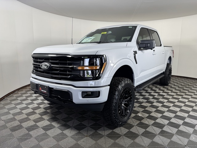 2025 Ford F-150 XLT photo 3
