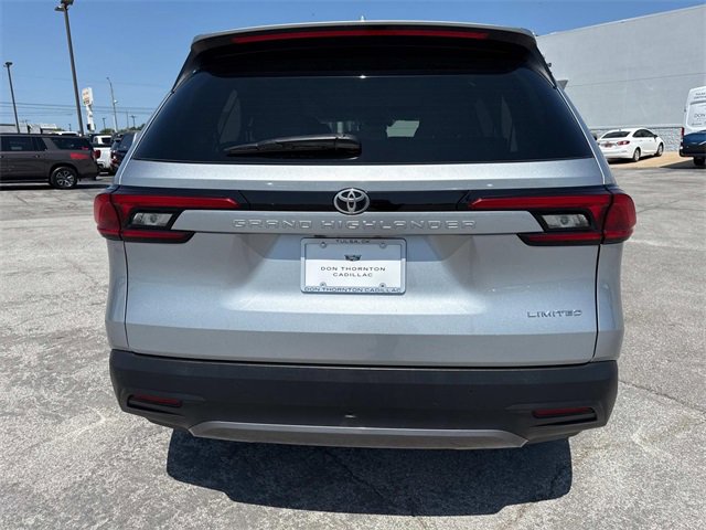 2024 Toyota Grand Highlander XLE photo 3