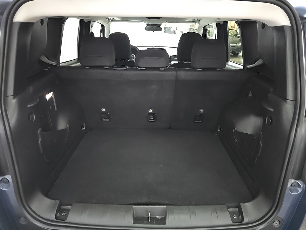 2020 Jeep Renegade Latitude photo 12