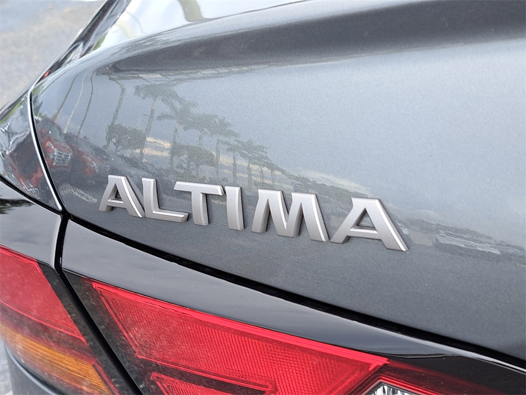 2025 Nissan Altima 2.5 SL photo 9