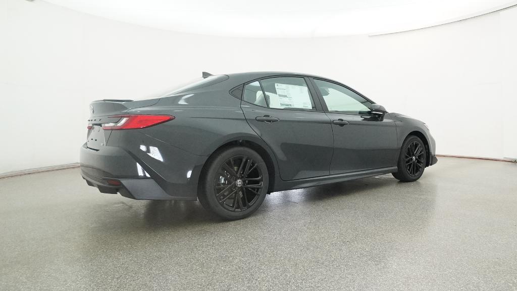 2025 Toyota Camry SE photo 5