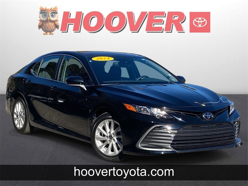2024 Toyota Camry LE's photo