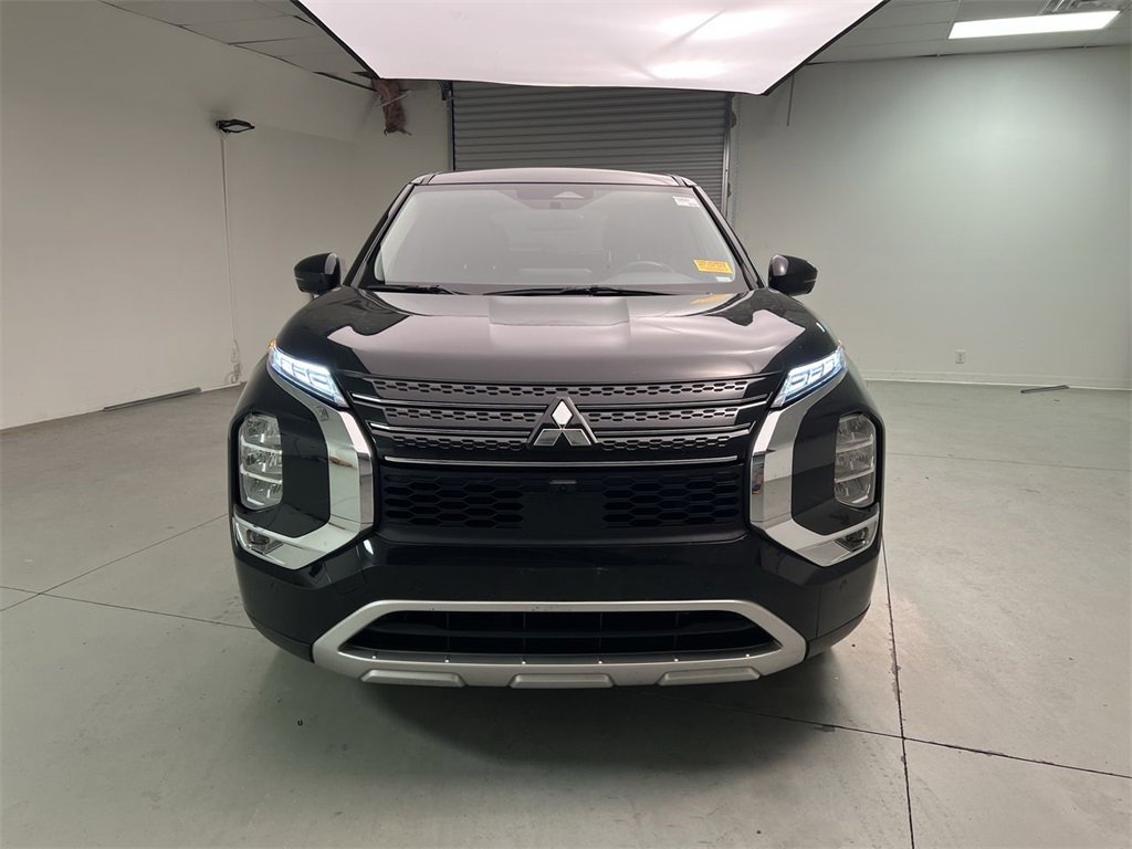 2024 Mitsubishi Outlander SE photo 3