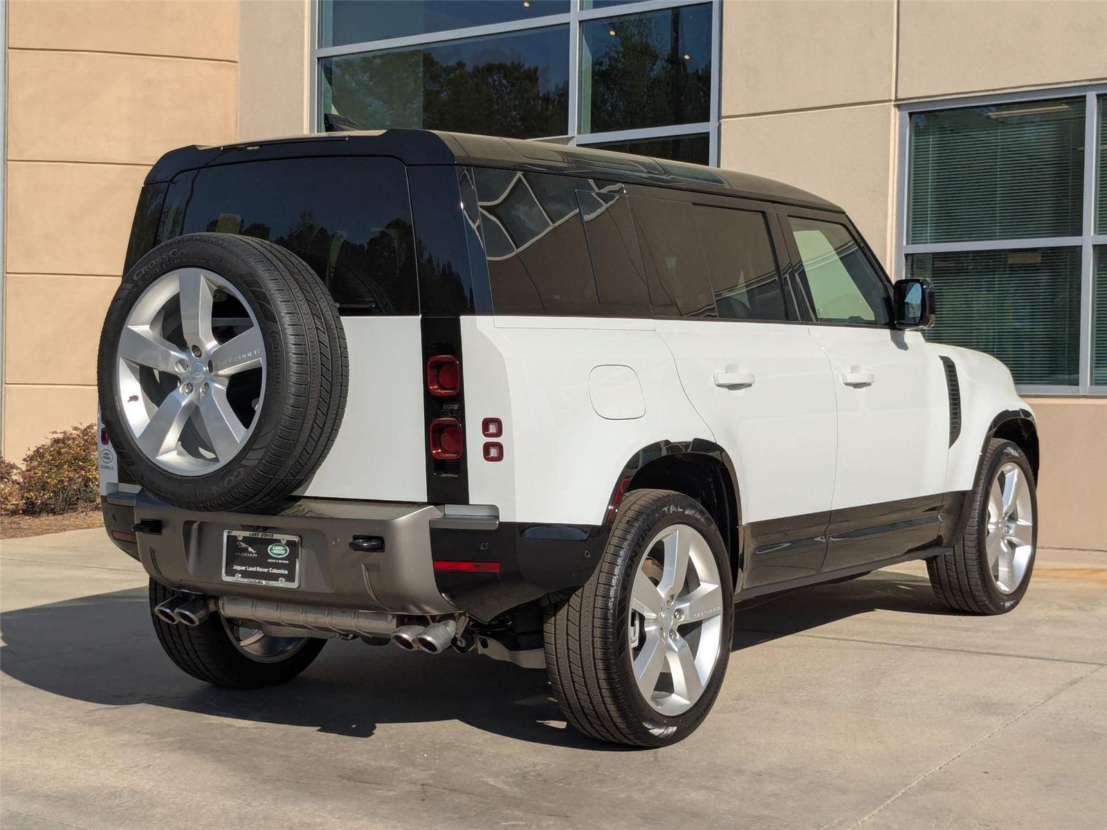 2025 Land Rover Defender X-Dynamic SE photo 4