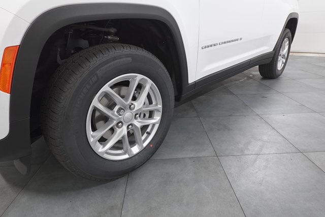 2025 Jeep Grand Cherokee Laredo photo 29