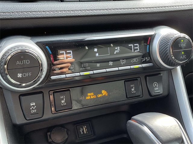 2023 Toyota RAV4 XLE Premium photo 18