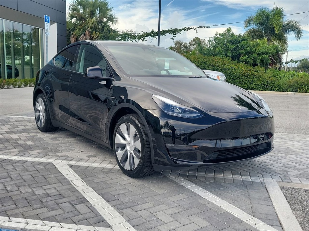 2024 Tesla Model Y Long Range photo 7