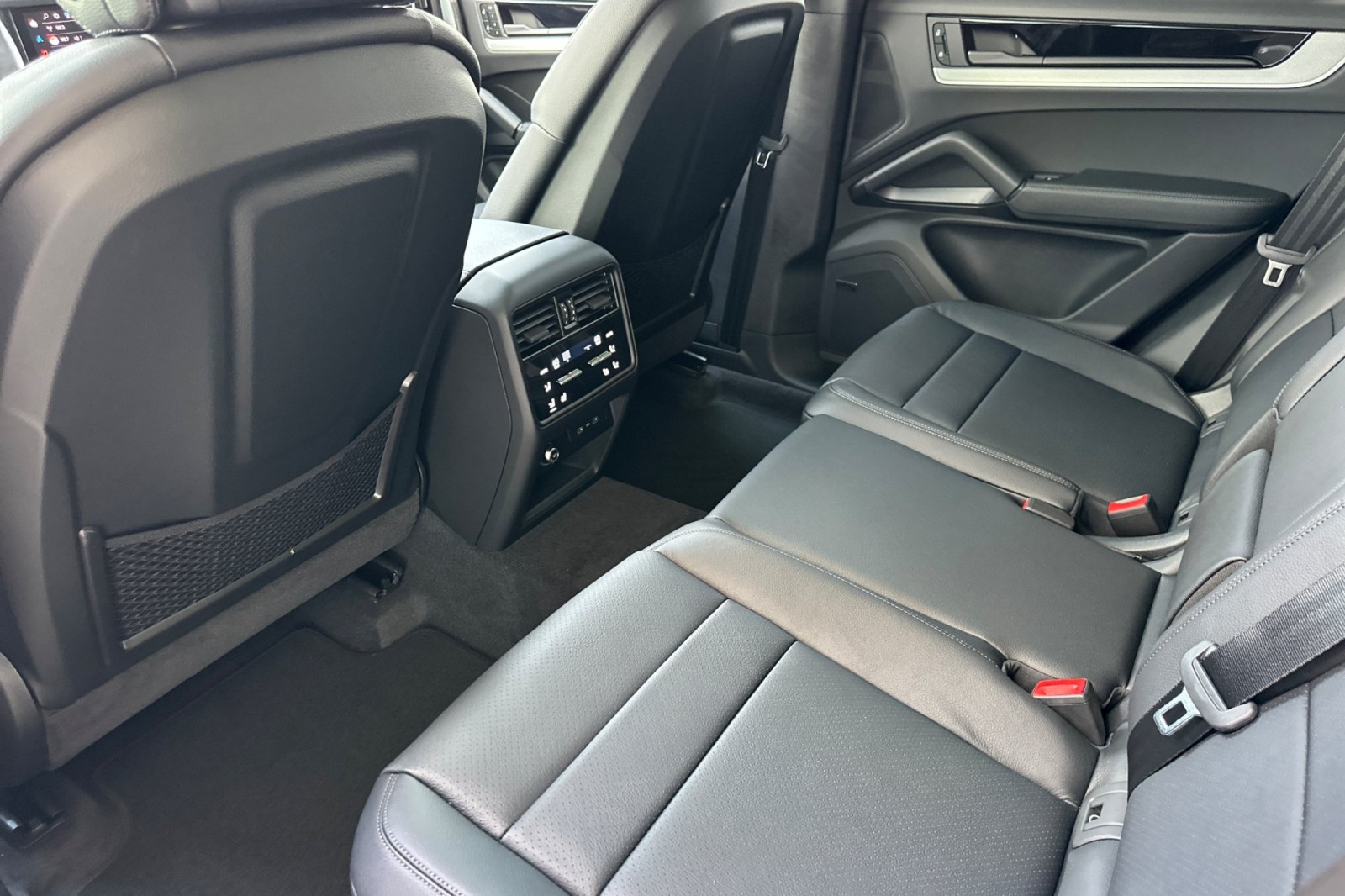 2026 Porsche Cayenne E-Hybrid photo 12