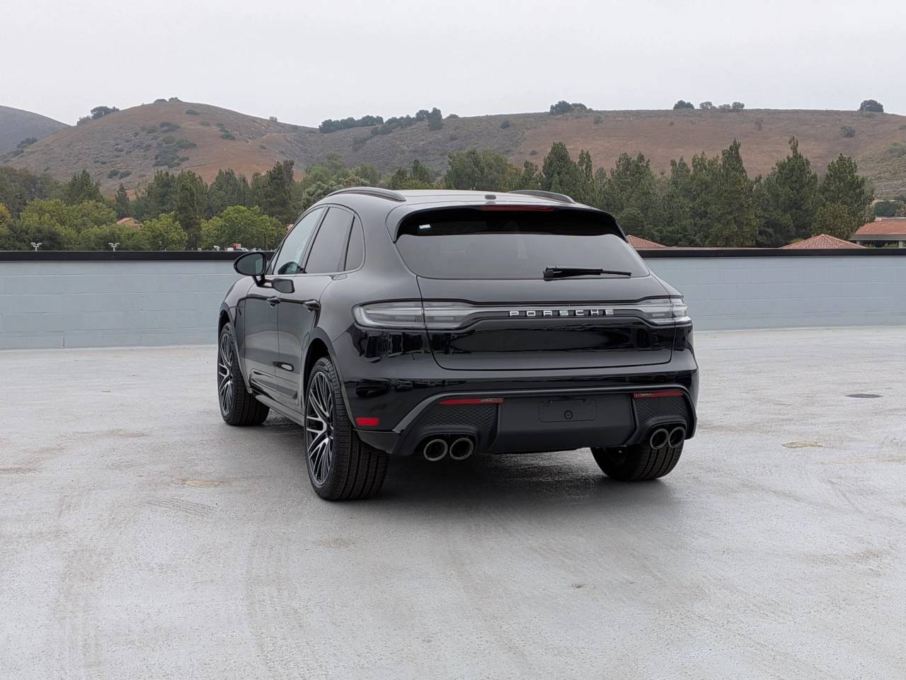 2025 Porsche Macan S photo 3