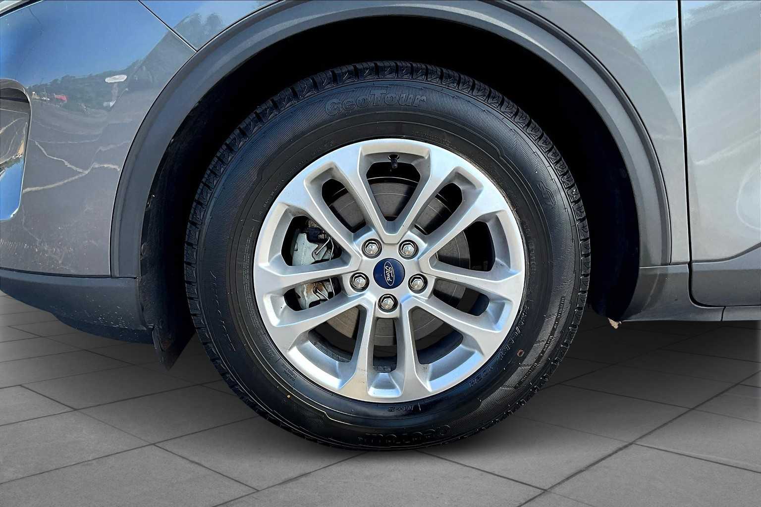 Image of Pre-Owned 2022 Ford Escape SE