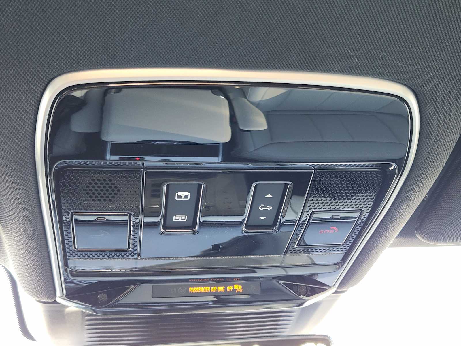 2025 Land Rover Range Rover SE photo 17