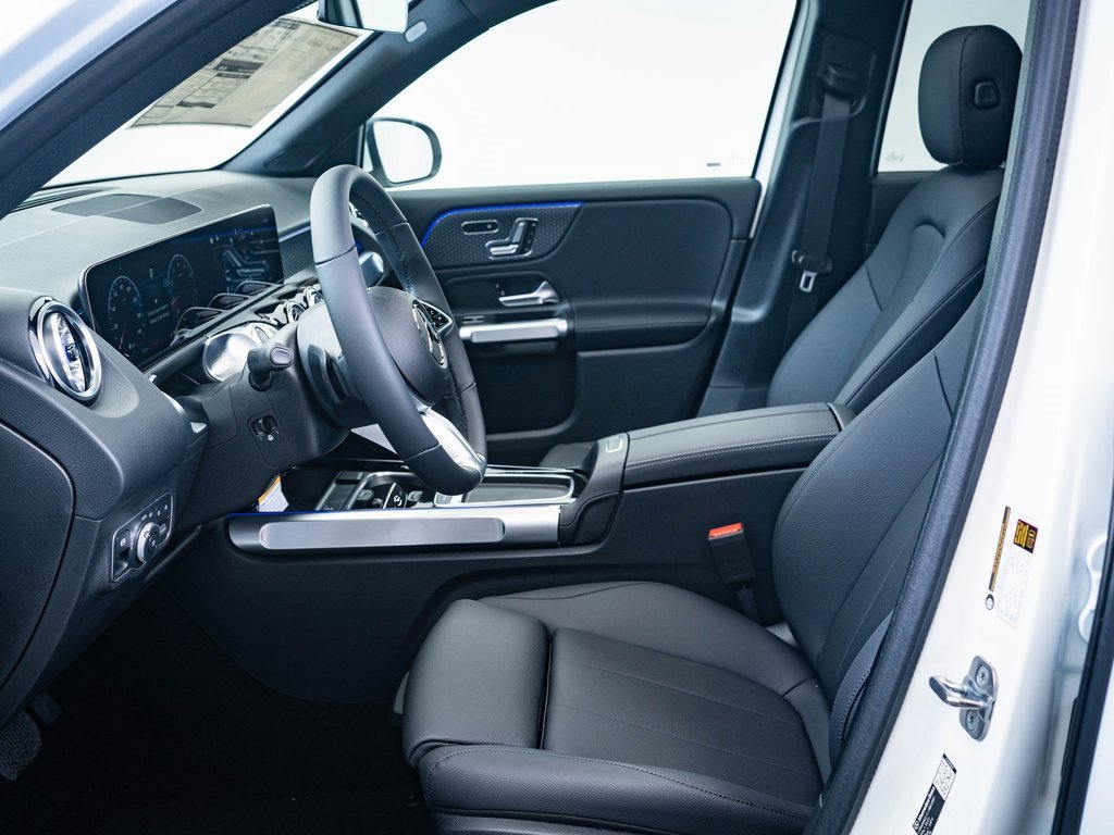 2026 Mercedes Benz GLB 250 4MATIC photo 4