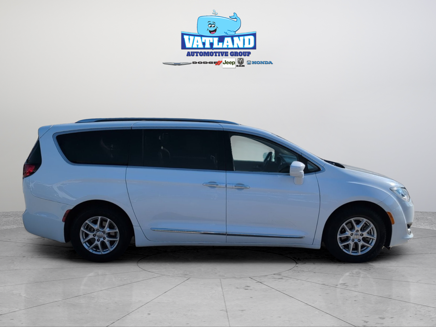 2020 Chrysler Pacifica Touring L photo 3