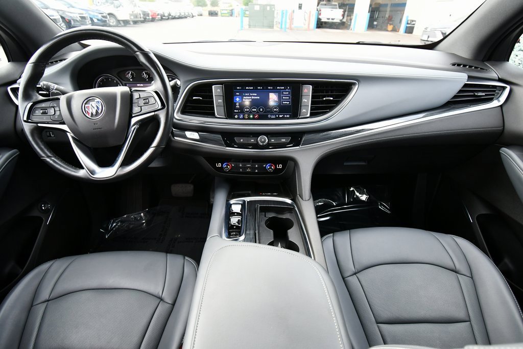 2022 Buick Enclave Essence photo 3