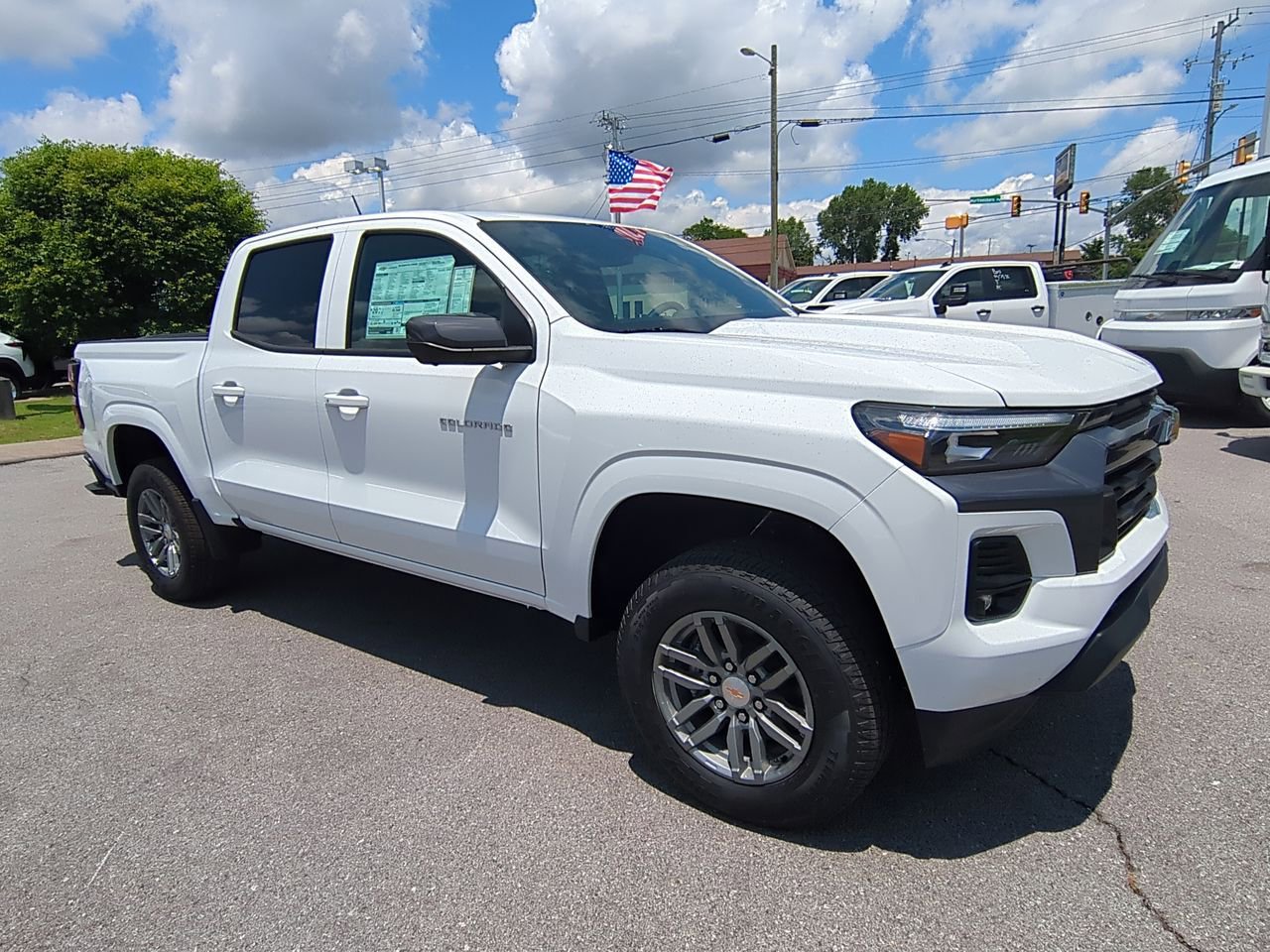 2025 Chevrolet Colorado Work Truck LT photo 2