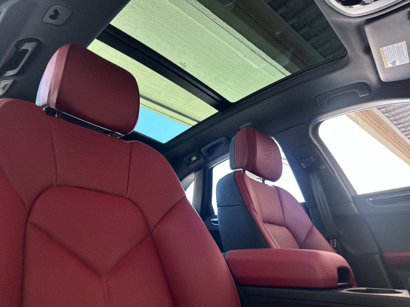 2025 Porsche Macan S photo 14