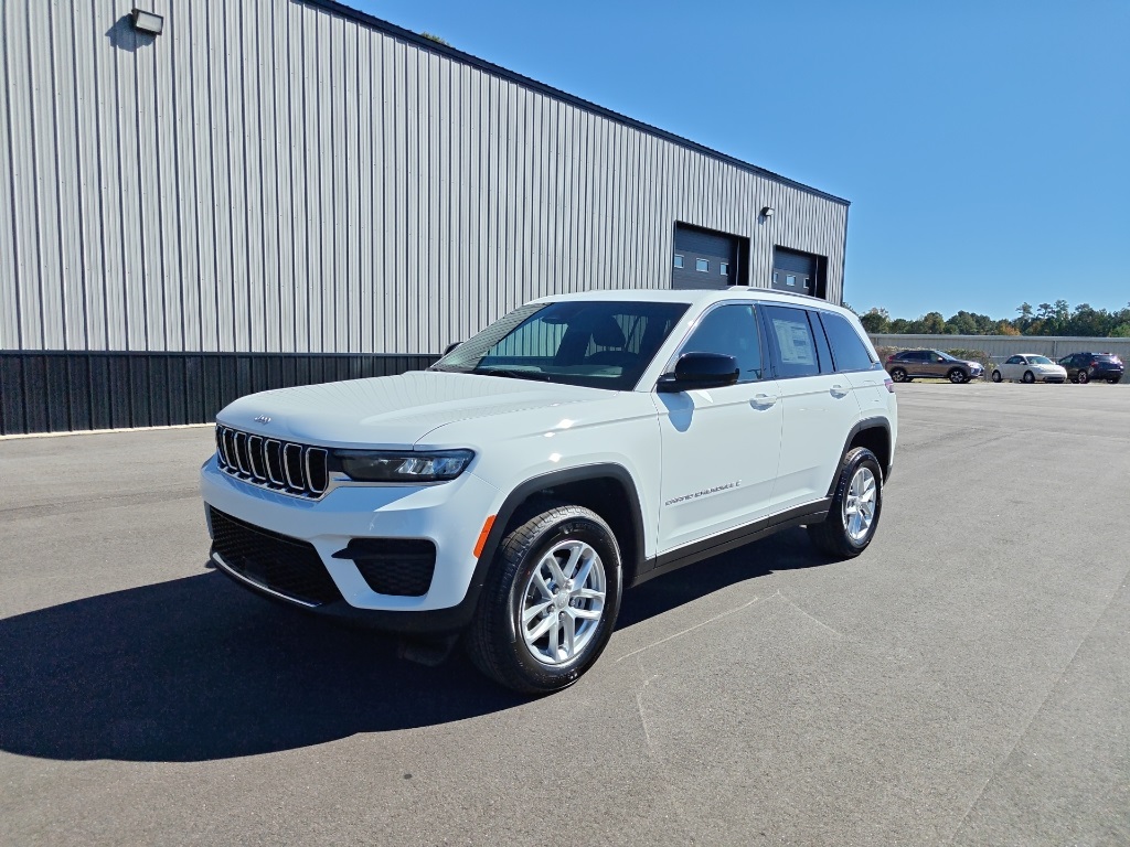 2025 Jeep Grand Cherokee Laredo X photo 2