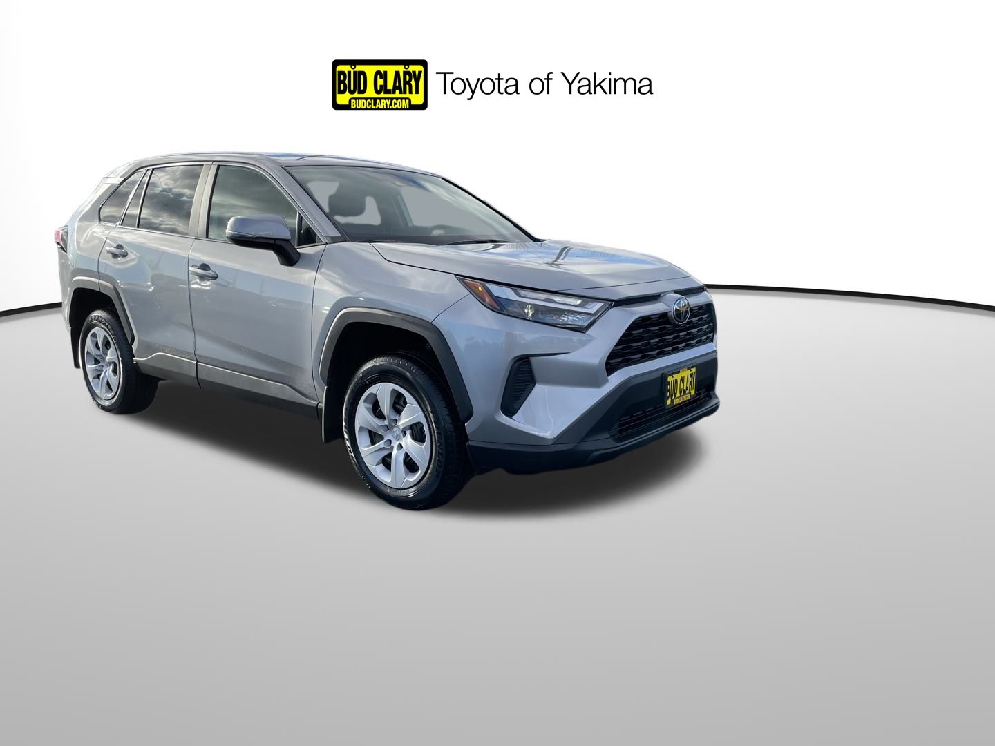 2025 Toyota RAV4 LE's photo