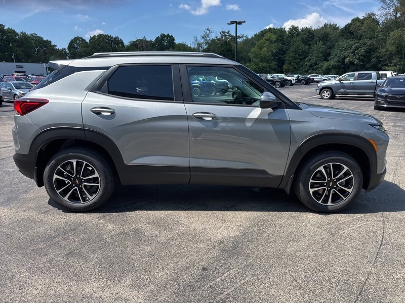 2026 Chevrolet Trailblazer LT photo 2