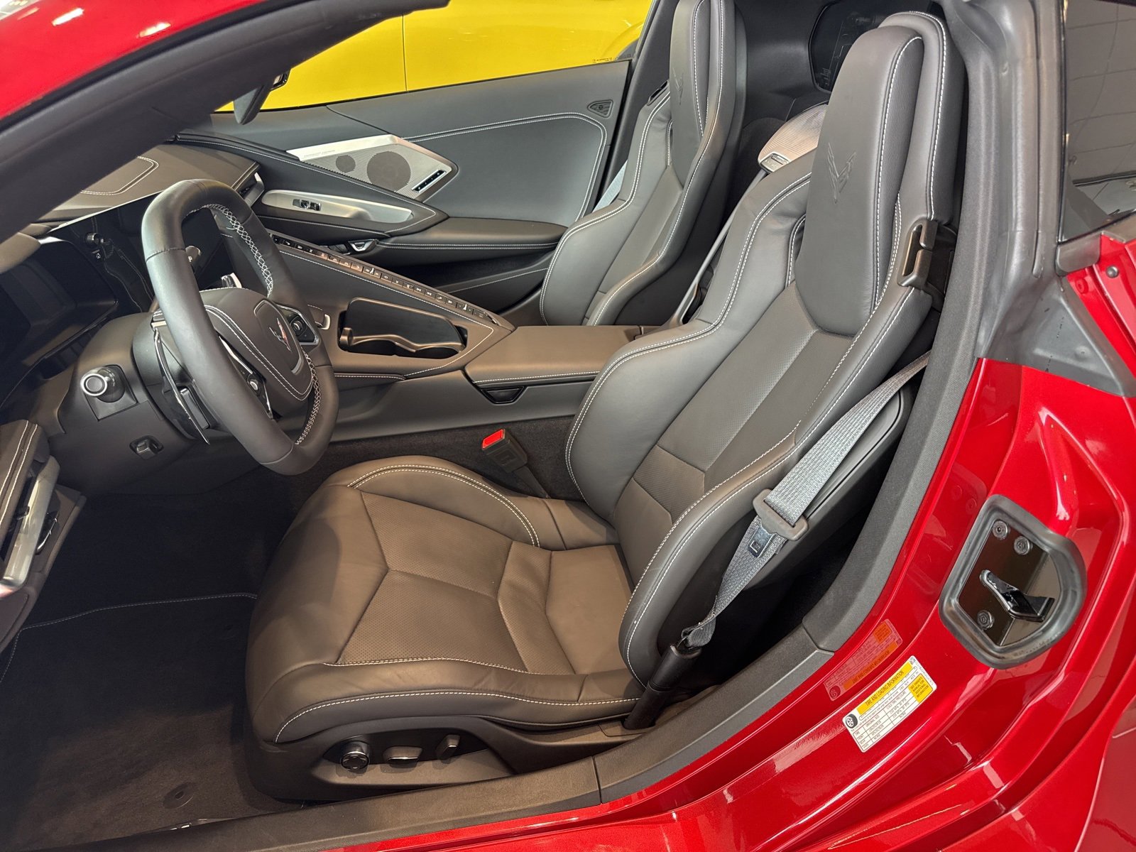 2025 Chevrolet Corvette 2LT photo 17