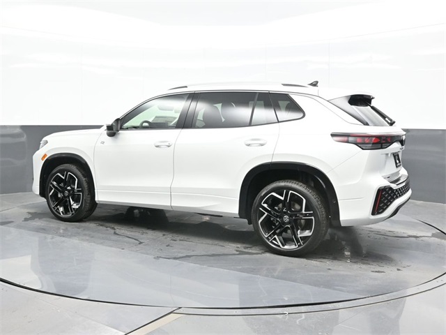 2026 Volkswagen Tiguan SEL R-Line photo 2