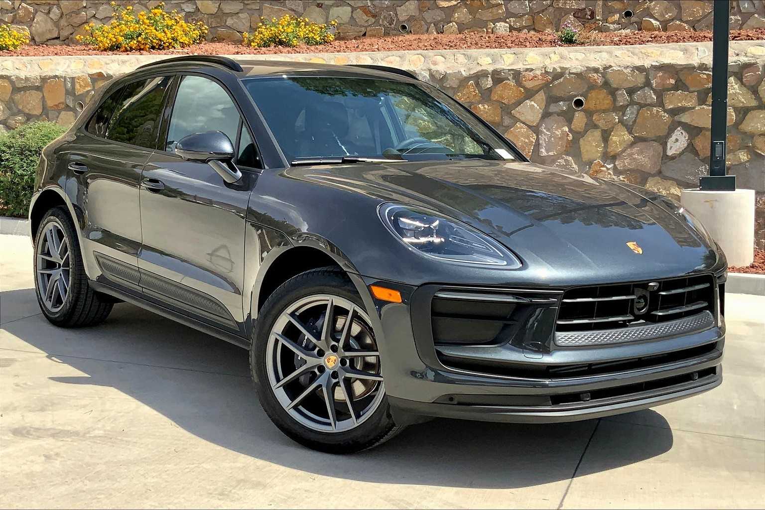 2025 Porsche Macan S photo 9