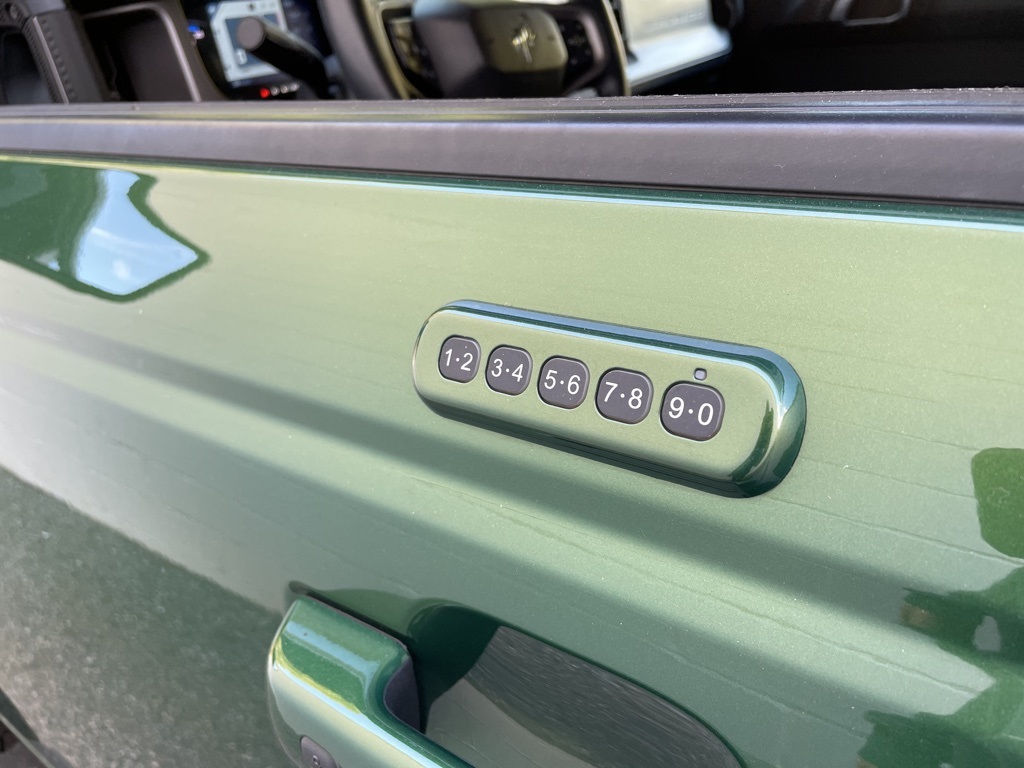 2023 Ford Bronco Outer Banks photo 8