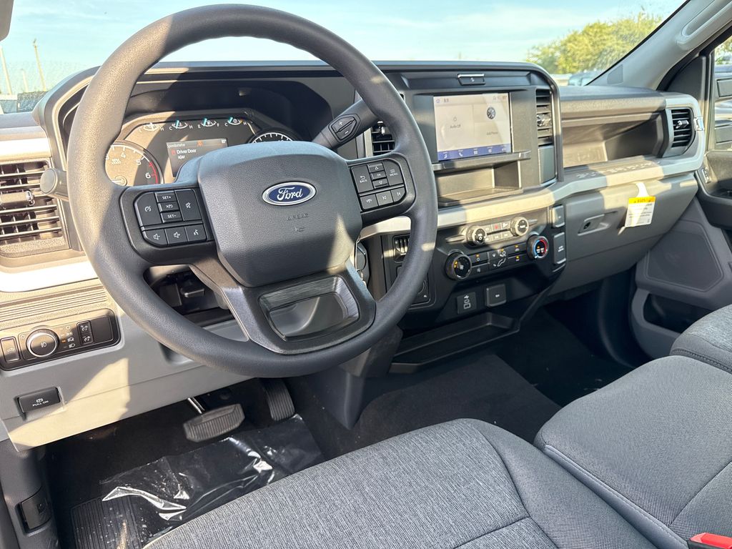 2025 Ford F-350 photo 4