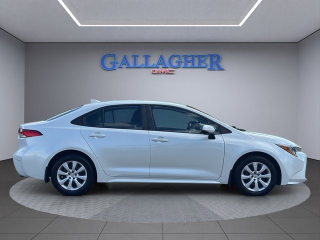 2022 Toyota Corolla LE photo 3