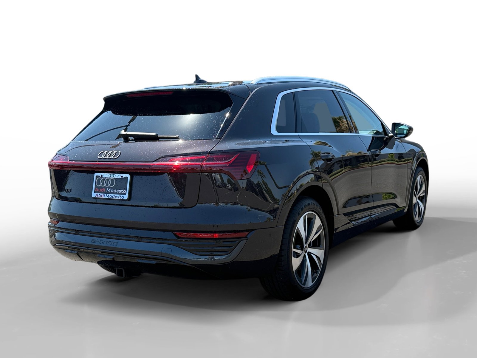2024 Audi Q8 E-tron Prestige photo 3