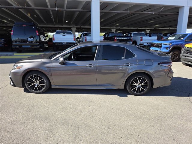 2021 Toyota Camry SE photo 3