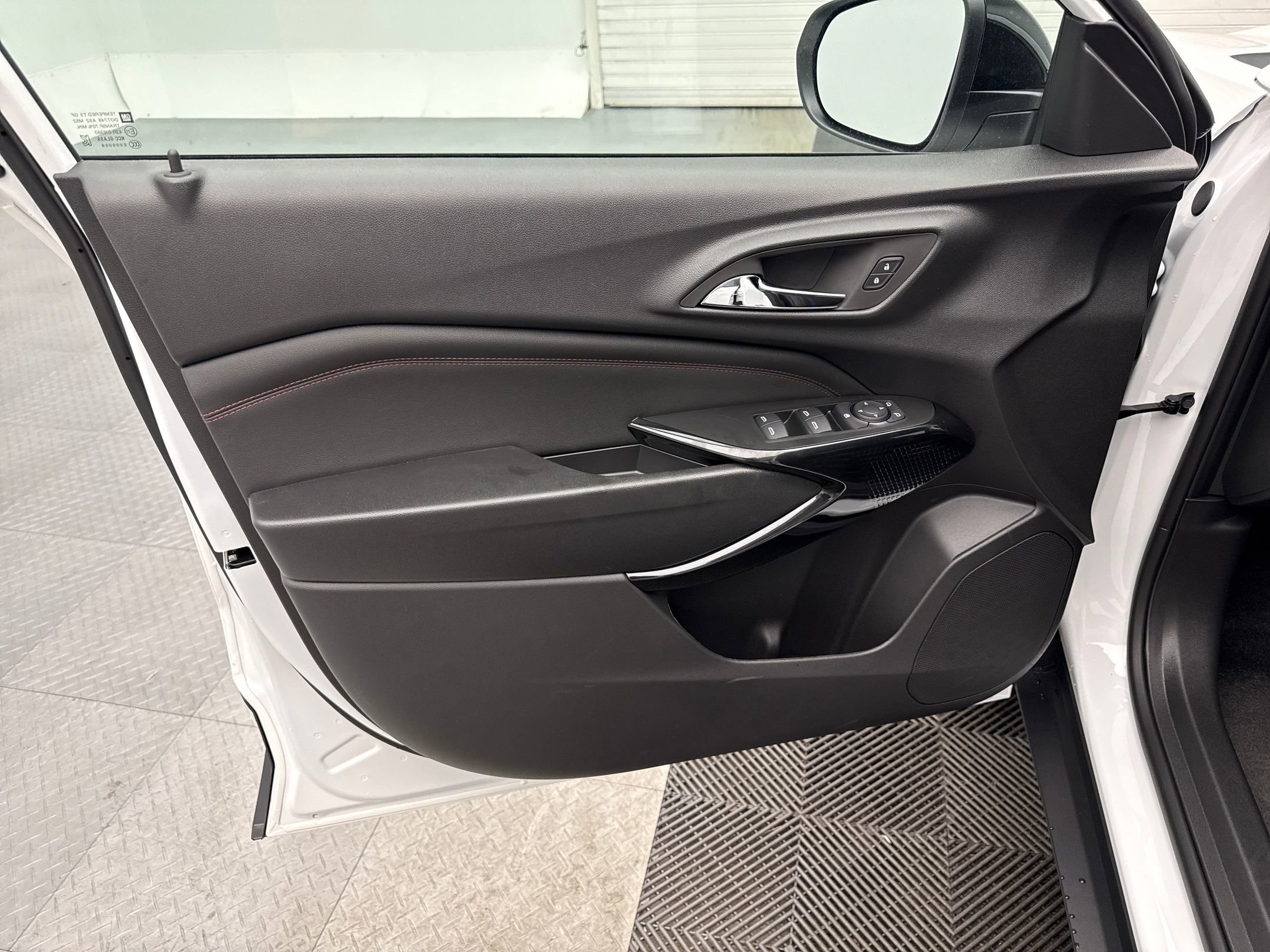 2025 Chevrolet Trax photo 13